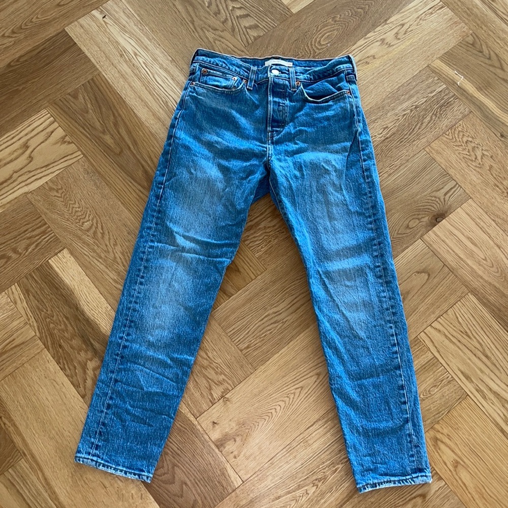 LEVI WEDGIE JEAN Straight Leg Size 28